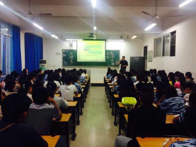 2014年入学教育5_副本.jpg